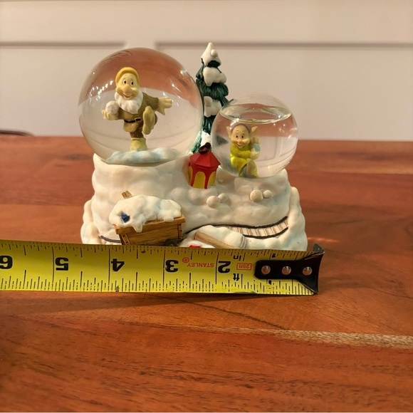 Enesco Disney Snow White seven dwarfs Musical Snow Globe “Greensleeves" vintage - Picture 7 of 7